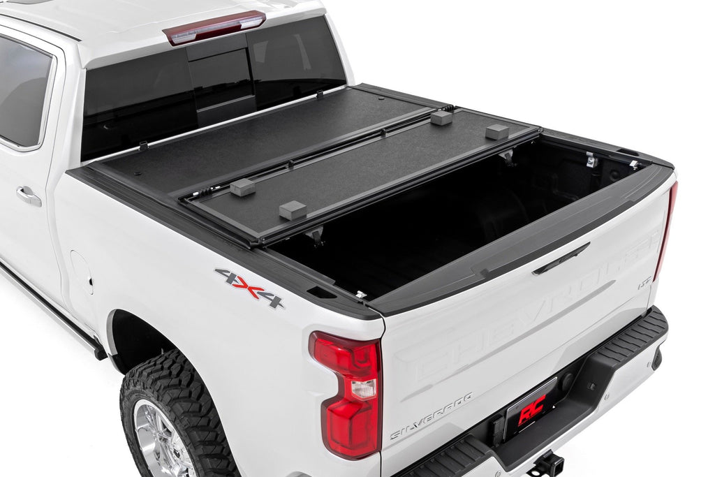 Hard Low Profile Bed Cover | 5'10" Bed | Chevy/GMC Sierra 1500 (19-26)/Silverado 1500 (19-26) 